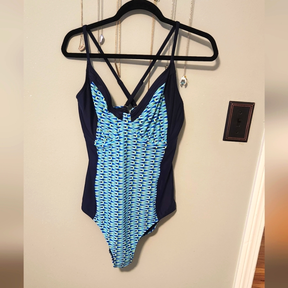 Athleta one piece swimming suit